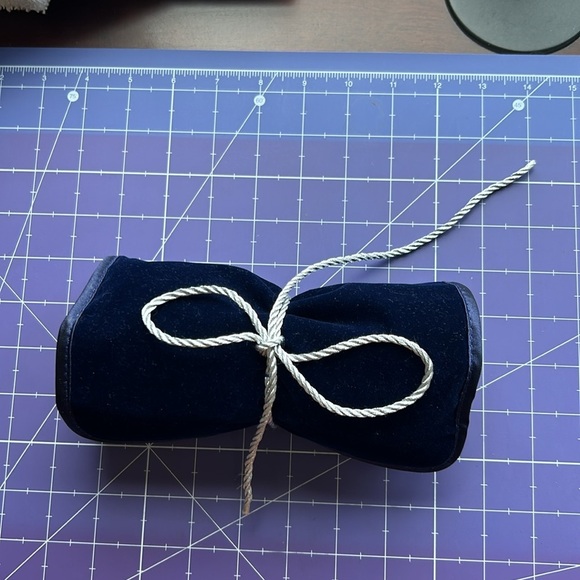 Monet collection of brooches & earrings new & old EUC and travel pouch included - Picture 14 of 14